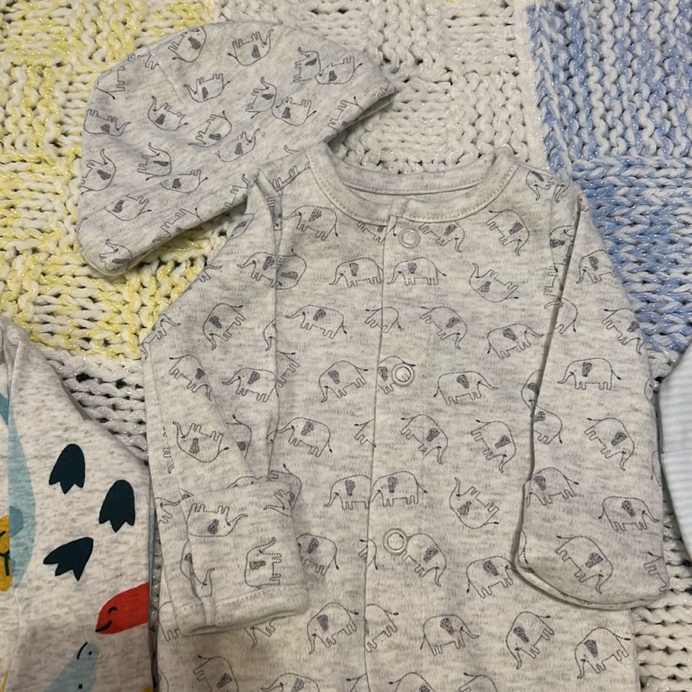 3 preemie outfits,Carters, dinosaurs, baby elephants, & giraffe - cute fabric👼 - Picture 4 of 13